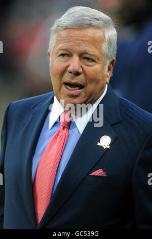 Robert Kraft owner of the (NFL) New England Patriots on the sideline ...