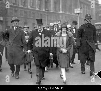 Winston Churchill with his daughter, Diana. London 1920 Stock Photo - Alamy