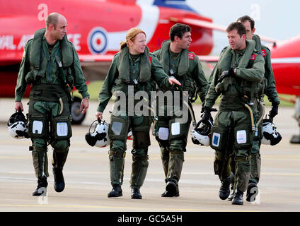 (From the left) Flt Lt Ben Plank, Flight Lieutenant Kirsty Moore, Flt Lt Zane Sennett, Sqn Ldr Ben Murphy and Flt Lt Dave Davies (hidden) at RAF Scampton, Lincolnshire. Stock Photo