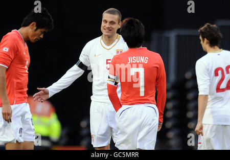 Serbia's Nemanja Vidic (centre left) shares a laugh with South Korea's Park Ji Sung (centre right) during the International Friendly at Craven Cottage, London. Stock Photo