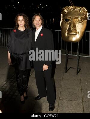 Robert Carlyle and wife Anastasia Shirley arrive at the 2009 BAFTA Scotland Awards at the Glasgow Science Centre. Stock Photo