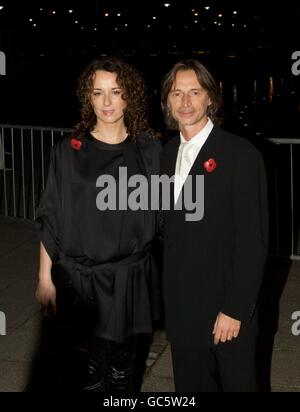 Robert Carlyle and wife Anastasia Shirley arrive at the 2009 BAFTA Scotland Awards at the Glasgow Science Centre. Stock Photo