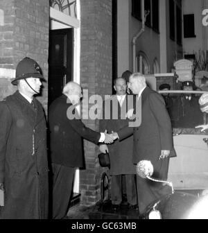 Sir Winston Churchill welcomes French President Charles de Gaulle to his home in Hyde Park Gate, London. de Gaulle broke from his scheduled programme whilst on a State visit to see his former Allied leader. Stock Photo