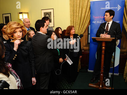 Nicola Roberts (left) listens to The Right Honourable Andy Burnham MP at the launch of Julie Morgan MP Private Member's Bill which aims to prevent under 18-year-olds from using sunbeds, at the House of Commons in London. Stock Photo