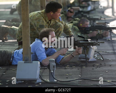 Prince William shooting an Australian military F89 Minimi machine gun at Holdworthy Army Base with soldiers of the 3rd Australian Regiment. Stock Photo