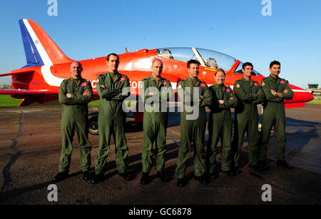 LEFT to RIGHT Red Arrows team Flt Lt Mike Ling , Flt Lt Dave Davies, Flt Lt Ben Plank, Sqn Ldr Ben Murphy, Flt Lt Kirsty Moore, Flt Lt Zane Sennett and Flt Lt David Montenegro at RAF Scampton, Lincolnshire. Stock Photo