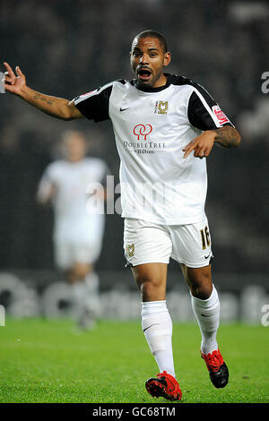 Soccer - Johnstone's Paint Trophy - Southern Section - Quarter Final - Milton Keynes Dons v Northampton Town - stadium:mk. Jason Puncheon, Milton Keynes Dons Stock Photo