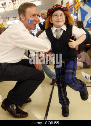 Jim Murphy visits the Madras Family Centre Stock Photo