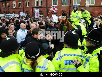 English Defence League members clash with police at Castle Road, Notingham. Stock Photo