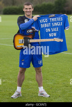 SPECIAL PICTURE - RELEASED EXCLUSIVELY THROUGH THE PRESS ASSOCIATION FOR USE BY NATIONAL AND REGIONAL NEWSPAPERS - UK & IRELAND ONLY. NO SALES. Rangers' Lee McCulloch promotes the debut single of the Vigo Thieves at Murray Park, Glasgow. Picture date: Monday November 16, 2009. Photo credit should read: Aileen Wilson/Rangers FC/PA. FOR MORE RANGERS PICTURES OR LICENSING OF THESE IMAGES FOR OTHER USE - PLEASE CONTACT EMPICS - 0115 844 7447 OR info@empics.com Stock Photo