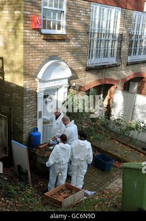 A Police forensic team prepare to enter the home of Delroy Grant aged 52 from Brockley, south east London, who appeared in Court at Greenwich this morning, where he is accused of sexually assaulting elderly people during a series of burglaries over the past 17 years. Stock Photo