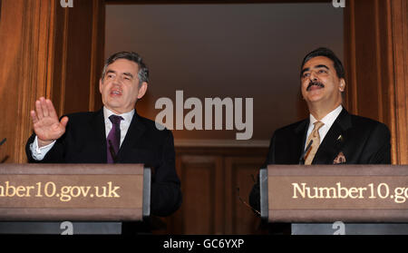 Britain's Prime Minister Gordon Brown (left) and Pakistan's prime minister Syed Yousuf Raza Gilani at 10 Downing Street, London for a joint press conference. PRESS ASSOCIATION Photo. Picture date: Thursday December 3, 2009. Gordon Brown will renew pressure on Pakistan to play its role in the Afghanistan campaign in Downing Street talks with Mr Raza Gilani. See PA story POLITICS Afghanistan. Photo credit should read: Andy Rain/PA Wire Stock Photo