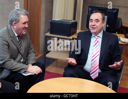 Andrew Laing hands over a petition to First minister Alex Salmond from supporters at Glencraft in Aberdeen at the Scottish parliament Edinburgh. Stock Photo