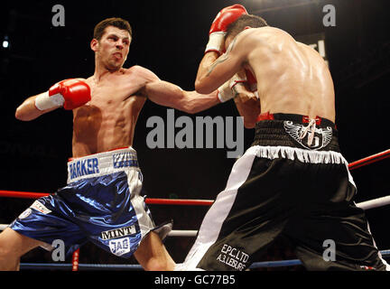 Boxing - British Middleweight Title - Darren Barker v Danny Butler - Brentwood Leisure Centre Stock Photo