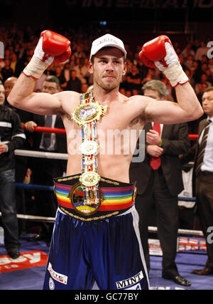 Boxing - British Middleweight Title - Darren Barker v Danny Butler - Brentwood Leisure Centre Stock Photo