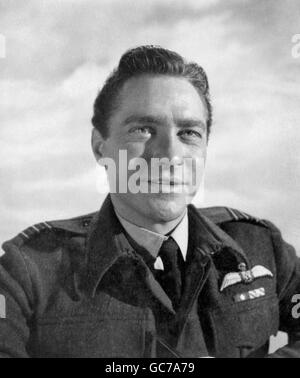 Richard Todd as Wing Commander Guy Gibson, VC., last war hero of Bomber Command, in the film version of Pauk Brickhill's best-seller 'The Dam Busters', which tells the true story of the epic and vital raid which attacked the great dams of Germany, situated in the Ruhr industrial region. Stock Photo