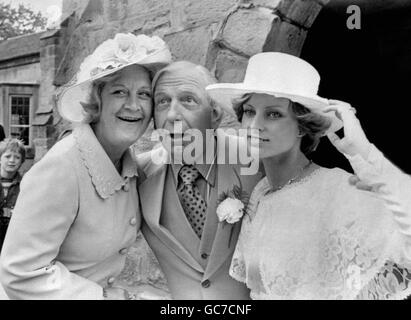 Actress Mollie Sugden (left), from the BBC TV Comedy series 'Are You Being Served?', poses with actor/comedian Arthur English, 57, and his bride, 22 year old dance Teresa Mann, after their wedding today at Sy Mary's Church, Attenborough, Chilwell, Nottinghamshire. Stock Photo