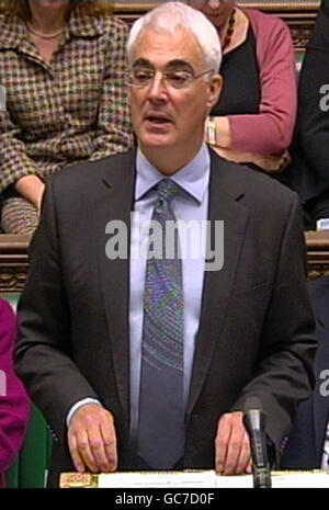 Chancellor of the Exchequer Alistair Darling delivers his pre-budget report in the House of Commons, London. Stock Photo