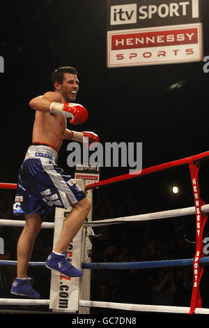 Boxing - British Middleweight Title - Darren Barker v Danny Butler - Brentwood Leisure Centre Stock Photo