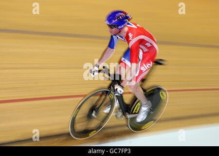 Great Britain's Rik Waddon on his way to winning silver in the Mens CP3 1000m Time Trial at the UCI Para-Cycling Track World Championships being held at the Manchester Velodrome Stock Photo