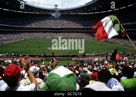 Soccer - World Cup Mexico 1986 - Group B - Mexico v Paraguay - Azteca Stadium. Mexico fans watching the match Stock Photo