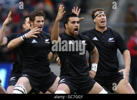 Rugby Union - The MasterCard Trophy - Barbarians v New Zealand - Twickenham Stock Photo