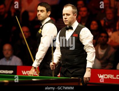 England's Ronnie O'Sullivan (left) and Scotland's John Higgins (right) during their Semi-Final match on day eight of the Pukka Pies UK Championship at the Telford International Centre Stock Photo