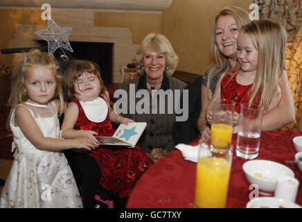 The Duchess of Cornwall meets Sienna Mason (second left), who suffers heart and lung disease and her sister Seren Mason (left), mother Natalie Pearson and sister Summer Mason (right), at a tea party for children from Ty Hafan hospice in Wales, at Highgrove House in Gloucestershire. Stock Photo