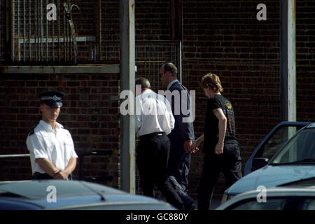 KEITH RAYMOND COLLARD [R] IS LED INTO ENFIELD MAGISTRATES COURT WHERE HE WAS REMINDED IN CUSTODY WITH THE MURDER OF SCHOOLGIRL KATRINA MONK. Stock Photo