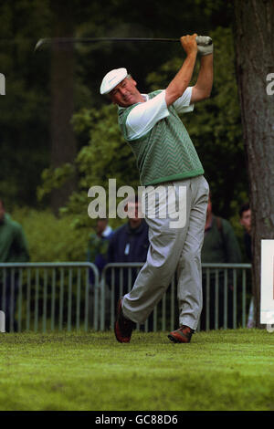 Christy O'Connor Jnr tees off at the first hole at the Dunhill British Masters at Woburn Golf and Country Club, Bedford. Stock Photo