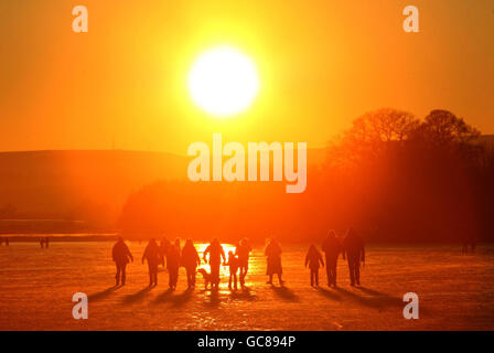 Members of Newmills curling club on the frozen Lake of Menteith, as temperatures continued to fall throughout Britain. Stock Photo