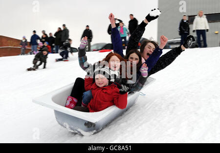 Sledgers use an old bath tub to sledge in Whitley Bay in North Tyneside, as temperatures continued to fall throughout Britain. Stock Photo