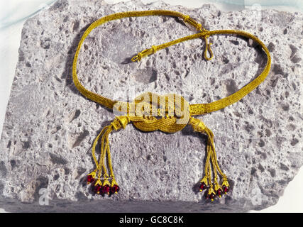 Ilias Lalaounis Gold Hercules Knot Necklace | Necklace, Knot necklace, Hercules  knot