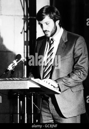 England cricket captain Ian Botham says a few words at Southwark Cathedral , london, during a memorial service for Ken Barrington. Barrington died of a heart attack in Barbados while on tour with the England cricket team as assistant manager. Stock Photo