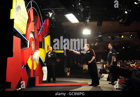 Garry Thompson in action during the BDO 2010 Lakeside World Championships at Lakeside Country Club, Frimley Green. Stock Photo