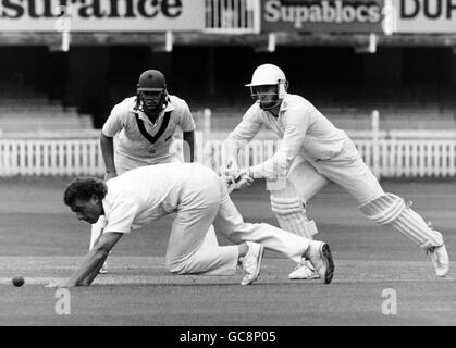 Middlesex Batsman Andrew Miller sends a fielder into a crash drive Stock Photo