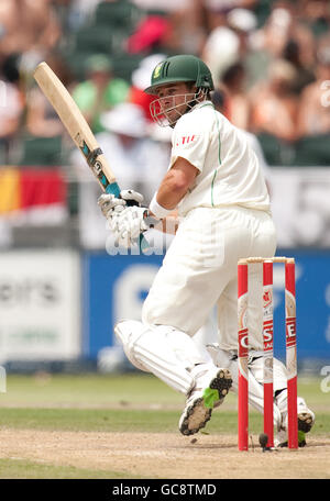 Cricket - Fourth Test - South Africa v England - Day Three - Wanderers Stadium. South Africa's Mark Boucher bats during the fourth Test at Wanderers Stadium, Johannesburg, South Africa. Stock Photo