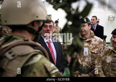 Defence Secretary Bob Ainsworth meets soldiers from the Second Fusilier guards at their barracks in Hounslow. Stock Photo