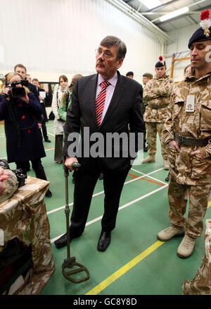 Defence Secretary Bob Ainsworth meets soldiers from the Second Fusilier guards at their barracks in Hounslow. Stock Photo