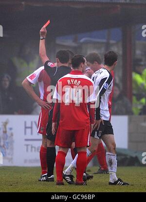 Referee Stuart Attwell shows the red card to Accrington Stanley's Darran Kempson Stock Photo