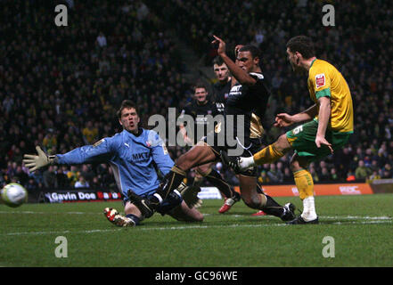 Soccer - Coca-Cola Football League One - Norwich City v Brentford - Carrow Road Stock Photo