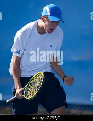 Tennis - Australian Open 2010 - Day Seven - Melbourne Park. Great Britain's Oliver Golding celebrates in his juniors match during The Australian Open at Melbourne Park, Melbourne. Stock Photo