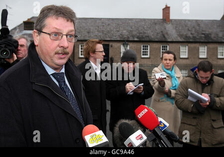Sammy Wilson of the DUP,speaking to the media outside Hillsborough Castle, Belfast as talks continue between the political parties on Northern Ireland's power-sharing deal. Stock Photo