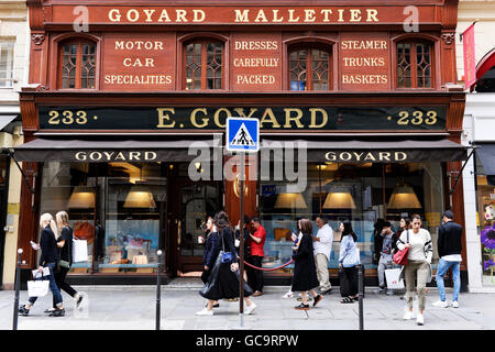 PARIS, FRANCE - JULY 07, 2018: Goyard luxury store in Paris, ancient black  sign with golden french bulldog sculpture Stock Photo - Alamy