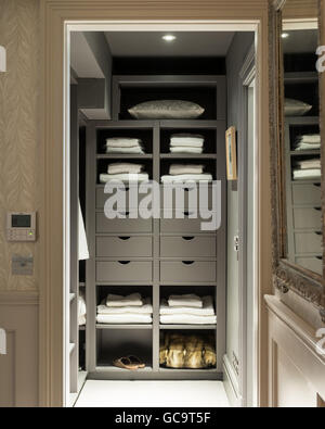 The design of the dressing room with drawers made of light wood