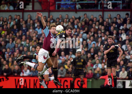 West Ham's Lee Chapman (l) and Manchester United's Gary Pallister battle for the ball during their match at Upton Park Stock Photo