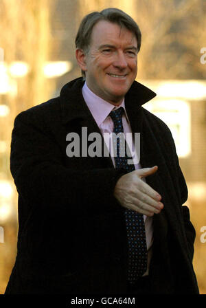 Business Secretary Lord Mandelson arrives at Nottingham University where he made a speech during the Lord Dearing Memorial Conference, 'The Future of Higher Education'. Stock Photo