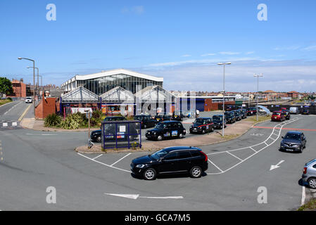 Blackpool North railway station and taxi rank Stock Photo - Alamy