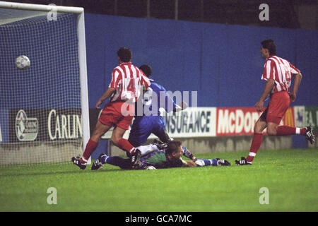 Soccer - 1994-95 UEFA Cup Winners' Cup - First Round - 1st Leg - Chelsea v Viktoria Zizkov - Stamford Bridge Stock Photo