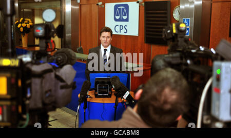Mr Keir Starmer QC the Director of public prosecution at the CPS (Crown Prosecution service) HQ in central London, making a statement about MP's who face charges over their expenses claims, this morning. Stock Photo